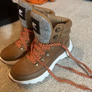 Women’s sorel winter boots - worn one time…